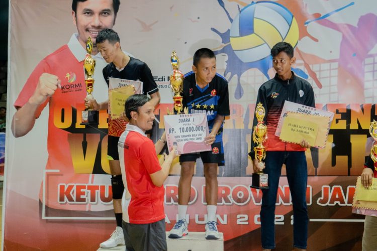 Para Juara Tournamen volly ball Piala Ketua DPRD Provinsi Jambi (foto: Humas DPRD Provinsi Jambi)