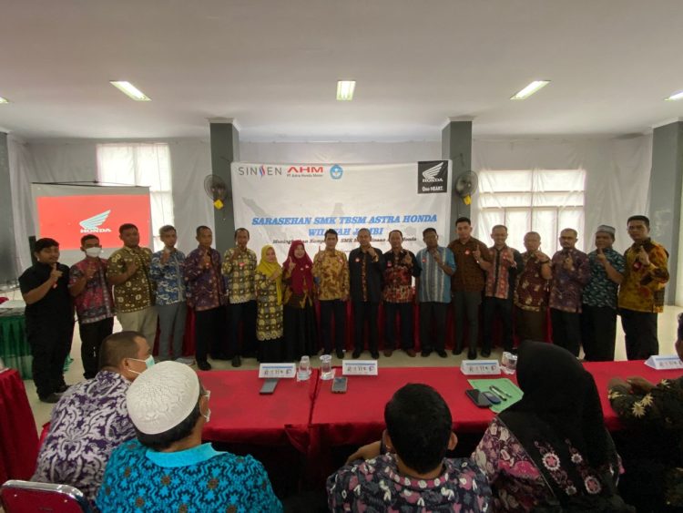 Foto: PT Sinar Sentosa Primatama (Sinsen) menggelar Sarasehan sekaligus Rapat Kerja Tahunan Kurikulum Teknik dan Bisnis Sepeda Motor (KTBSM) Wilayah Provinsi Jambi