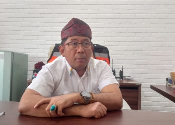 Captoin: Executive General Manager (EGM) Bandara Sultan Thaha Jambi, Siswanto Singodimedjo saat di wawancara diruang kerjanya, Senin (19/12/2022). Foto: Wahyu Jati