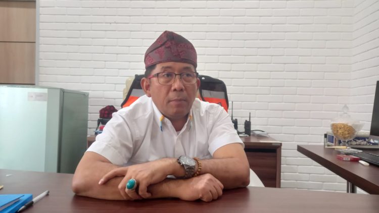 Captoin: Executive General Manager (EGM) Bandara Sultan Thaha Jambi, Siswanto Singodimedjo saat di wawancara diruang kerjanya, Senin (19/12/2022). Foto: Wahyu Jati