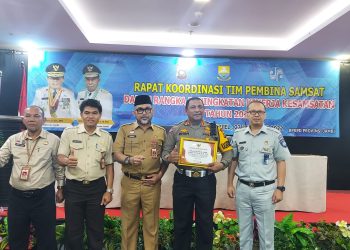 Gubernur Jambi Berikan Penghargaan ke Ditlantas Polda Jambi Terkait Permudah dan Tingkatkan Kesadaran Masyarakat Pembayaran Pajak Kendaraan