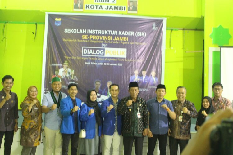 Foto bersama wakil Gubernur Jambi Abdullah Sani bersama pengurus PMII Kota Jambi (dok. Khoirul Rizal)