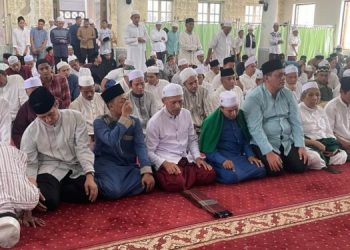 Acara Ziarah Kubro dan Haul Masyayikh dalam rangka peringatan 1 Abad Perukunan Tsamaratul Insan di Jambi Seberang, Kota Jambi.