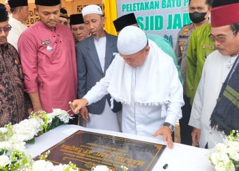 Peletakan batu pertama Masjid Jami' At-Taqwa Desa Mendalo Indah, Kecamatan Jambi Luar Kota (Jaluko), Kabupaten Muarojambi oleh Guber Jambi, Jumat (17/2/2023). (Foto Diskominfo Provinsi Jambi)