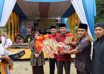 Ketua DPRD Provinsi Jambi, Edi Purwanto saat melakukan kunjungan ke Paguyuban Krida Turonggo Setto dan Paguyuban Wahyu Budoyo di singkut (dok. Humas DPRD Provinsi Jambi)