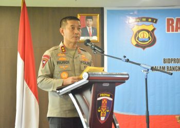 Kapolda Jambi, Irjen Pol. Rusdi Hartono saat membuka Rakernis Bidang Profesi dan Pengamanan (Propam) Polda Jambi (dok. Humas Polda Jambi)