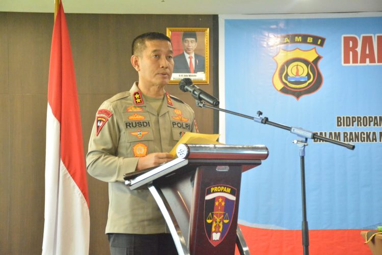 Kapolda Jambi, Irjen Pol. Rusdi Hartono saat membuka Rakernis Bidang Profesi dan Pengamanan (Propam) Polda Jambi (dok. Humas Polda Jambi)