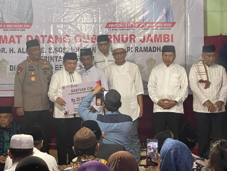 Gubernur Jambi Al Haris saat berada di Desa Seko Besar (dok. Humas Kominfo Pemprov Jambi)