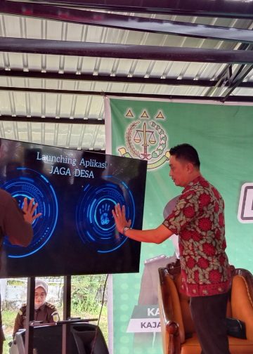 Pj Bupati Muaro Jambi Bachyuni Deliansyah Bersama Kejari Muaro Jambi saat Melaunching Aplikasi Jaga Desa (dok. Ist)