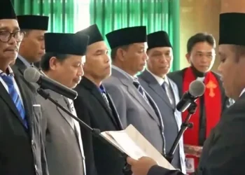 Wakil Bupati H. Robby Nahliansyah, saat melantik 16 Pejabat Administrator dilingkup Pemkab Tanjabtim, Jumat (10/2/23). [Dok. Gn]