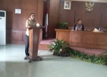 Sekda Sapril saat menyampaikan sambutan pada Raker dan Evaluasi Kegiatan Tahun 2022 di Aula Kantor Bupati Tanjabtim, Kamis (16/03/2023). [Dok. Gani]