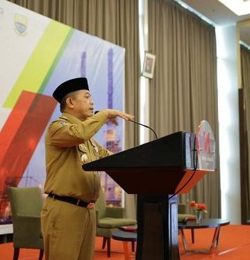 Gubernur Al Haris saat menyampaikan kata sambutan pada Diskusi yang diadakan SKK Migas dan Petrochina, di Swiss-Belhotel Jambi, Senin (27/03/2023). [Dok. Tania]