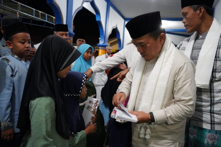 Gubernur Jambi Dr. H. Al Haris, S.Sos, MH,, saat melakukan Safari Ramadhan 1444 H di Desa Rawa Jaya Kabupatem Merangin (dok. Novriansyah)