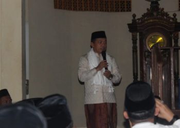 Gubernur Al Haris pada saat giat kunjungan Syafari Ramadhan di Desa Pulau Batu, Minggu (09/04/2023). (Foto: Kopas Jambi/Luth)