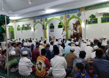 Safari Ramadan Gubernur Jambi, Al Haris di Masjid Besar Al Hidayah Nipah Panjang, Kabupaten Tanjung Jabung Timur, Jumat (14/04/2023) (foto: Riky - serampas)