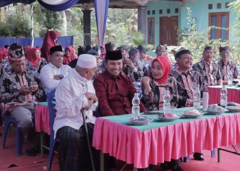 Ketua DPRD Provinsi Jambi saat menghadiri halal bi halal keluarga besar seni buda ikawangi (dok. Humas DPRD Provinsi Jamb)