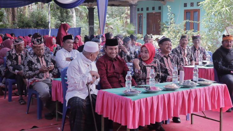 Ketua DPRD Provinsi Jambi saat menghadiri halal bi halal keluarga besar seni buda ikawangi (dok. Humas DPRD Provinsi Jamb)