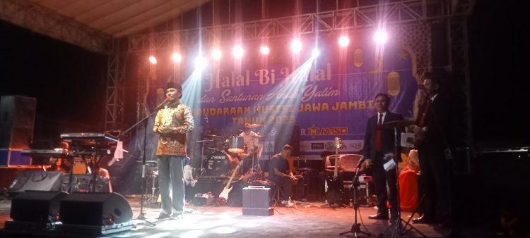 Ketua DPRD Provinsi Jambi Edi Purwanto saat memberikan sambutan di acara Halal bi Halal PMJJ (dok. Salimbai.id)