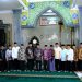 Abdullah Sani berfoto bersama usai kegiatan Halal Bihalal PB KABARI Tahun 1444 H/2023 M, di Masjid Salamah 16 Kota Jambi, Sabtu (03/06/2023). (Foto: Diskominfo/Sopbirin)