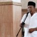 Bupati Romi menyampaikan kata sambutan pada acara memperingati malam Nuzulul Qur’an di Masjid Agung Nur Addarojad. di Kecamatan Muara Sabak Barat Senin (10/04/2023). (Dok. Rizon)