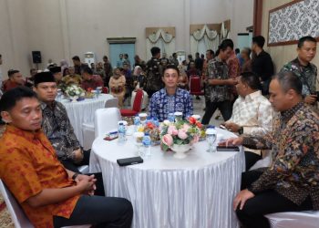 Ketua DPRD Kabupaten Muaro Jambi Yuli Setia Bakti ST saat berada di acara pisah sambut dengan Dandim 0415/jambi di rumah Dinas Bupati Muaro Jambi (dok. Jun)