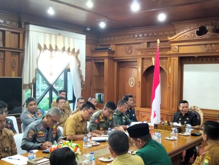 Rapat Persiapan Rakernas APDESI di Ruang Kerja Gubernur Kantor Gubernur Jambi, Selasa (04/07/2023) (Foto: Harun - Kominfo)