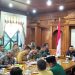 Rapat Persiapan Rakernas APDESI di Ruang Kerja Gubernur Kantor Gubernur Jambi, Selasa (04/07/2023) (Foto: Harun - Kominfo)