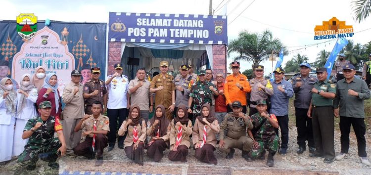 Penjabat Bupati Muaro Jambi Bachyuni Deliansyah, SH., MH., di dampingi Sekretaris Daerah SEKDA Muaro Jambi, Budhi Hartono, S.Sos., MT., Kapolres Muaro Jambi AKBP Muharman Artha SIK, Perwira Penghubung (Pavung) 0415/Jambi wilayah Muaro Jambi (dok. Kominfo)