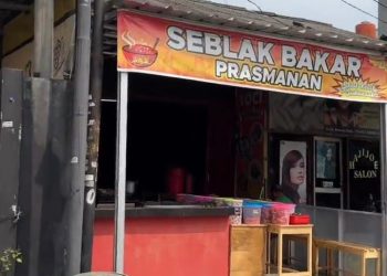 Kedai Seblak Kabita Seuhaaah Prasmanan samping Kampus UNBARI saat buka disiang hari (dok. Khoirulrizal)