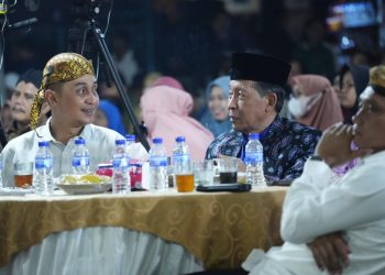 Pj Bupati Muaro Jambi Bachyuni Deliansyah menghadiri Undangan pertunjukan pagelaran wayang kulit dengan lakon Wisang Geni oleh Persatuan Pedalangan Indonesia PEPADI Jambi (dok. Kominfo)