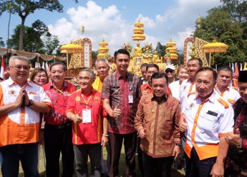 Pj Bupati Muaro Jambi saat berada di acara Puncak Peringatan Hari Waisak Bersama di Candi Muaro Jambi (dok. Salimbai.id)