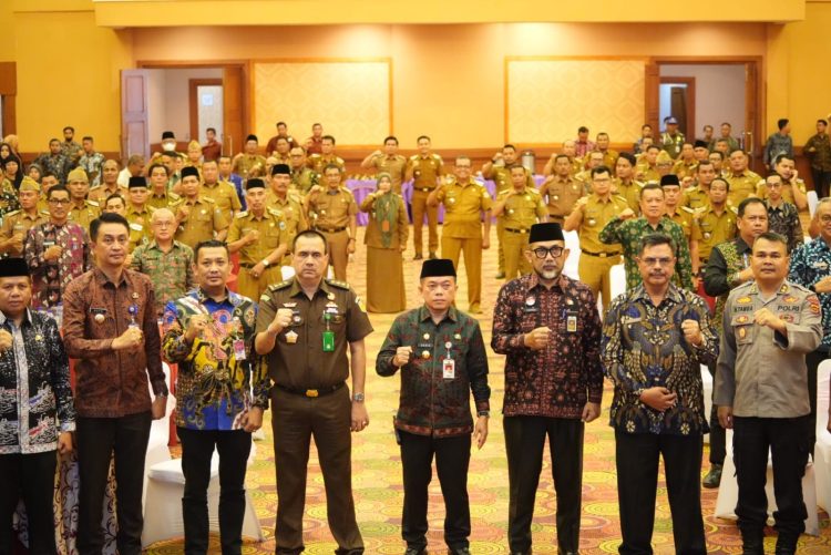 Pj Bupati Muaro Jambi saat menghadiri Rapat Koordinasi Pelaksanaan Dekonsentrasi Gubernur Tahun anggaran 2023 (dok. Kominfo)