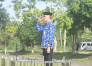 Bachyuni Deliansyah SH.,MH., bertindak menjadi Inspektur Upacara (Irup) pada upacara bendera peringatan Hari Pendidikan Nasional (dok. Kominfo)