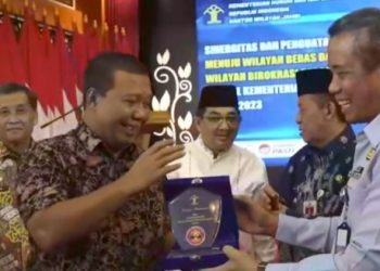 Penandatanganan MoU antara Kanwil Kemenkumham Jambi dengan Pemkab Tanjabtim, di Auditorium Rumah Dinas Gubernur Jambi, Kamis (15/06/2023) (Dok. Kominfo)