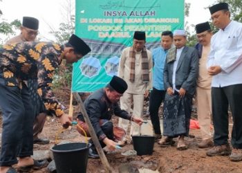 Peletakan Batu Pertama Pembangunan Ponpes Daarul Qolam di Dusun IV Desa Salam Buku, Kabupaten Merangin, Sabtu (29/07/2023). (Dok. Riki Serampas)