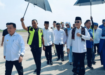 Menteri Perdagangan Zulkifli Hasan di bandara Sultan Thaha, Jambi, Sabtu (23/09/2023). ( Foto: Riky)