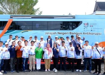 PELEPASAN ROADSHOW BUS KPK 2023, Jelajah Negeri Bangun Antikorupsi yang juga sekaligus dirangkaikan dengan kegiatan Car Free Day, di Depan Kantor DPRD Provinsi Jambi, Minggu (17/09/2023) (Foto : Sopbirin - Kominfo)