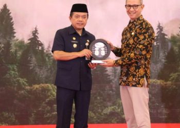 Al Haris pada Seminar Nasional Pengurangan Emisi Gas Rumah Kaca dan Peluang Perdagangan Karbon di Indonesia, di Swiss-Belhotel Jambi, Senin (18/09/2023). (Foto : Agus - Kominfo)