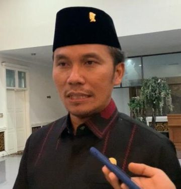 Ketua DPRD Provinsi Jambi, Edi Purwanto saat diwawancarai di Gedung DPRD, Rabu (04/10/2023). (Dok. Hadian)