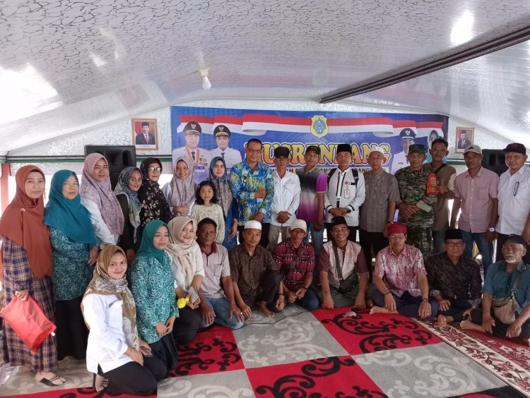 Foto bersama ketika Musrembang kelurahan selesai dilaksanakan di Saung Santung dan dihadiri Camat Kuala Jambi (dok. Salimbai.id/Gani)