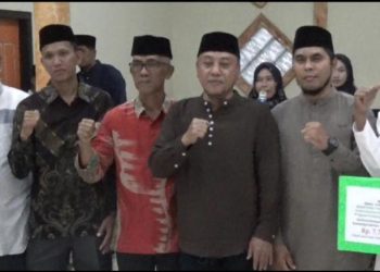 Sekda Tanjabtim saat melaksanakan safari Ramadan di Desa Majelis Hidayah (Dok. Hd)