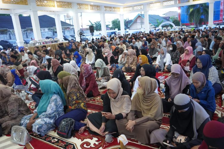 Gubernur Jambi Al Haris saat Buka Bersama Pers (Foto: Novriansah)