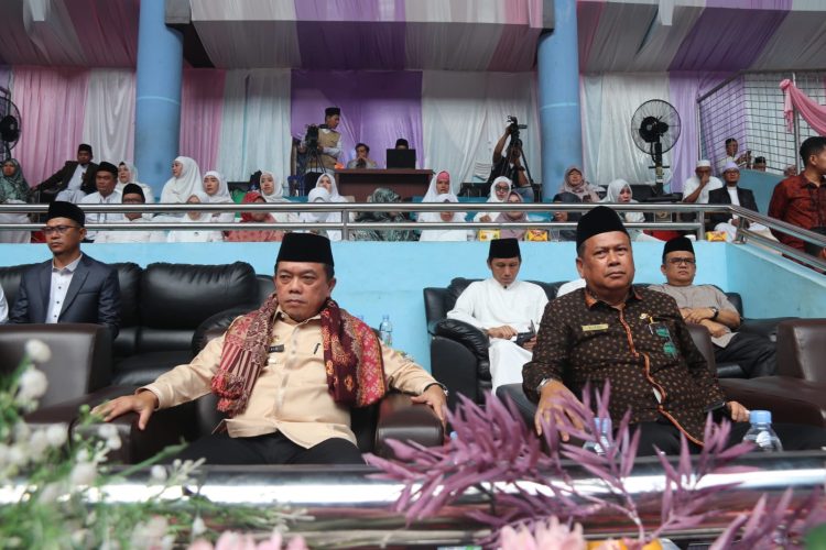 Gubernur saat menghadiri Wisuda Akbar Tahfidz Al-Qur’an Ke-XIII SIT Nurul ‘Ilmi Jambi,di GOR Kota Baru Jambi, Sabtu (24/02/2024). (Foto: Agus - Kominfo)