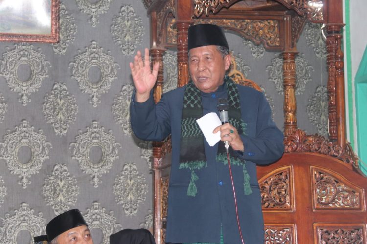 Wagub Abdullah Sani pada Safari Ramadhan 1445 H Pemprov Jambi di Masjid Nur Syaifuddin Kelurahan Teluk Dawan Kecamatan Dendang, Minggu (18/03/2024). (Foto: Agus - Kominfo)