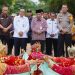 Wagub Sani saat Pembukaan SLI Operasional di Kabupaten Batang Hari Provinsi Jambi Tahun 2024 di Desa Selat, Kecamatan Pemayung, Kabupaten Batang Hari, Kamis (16/05/2024). (Foto: Diskominfo/Novriansah)