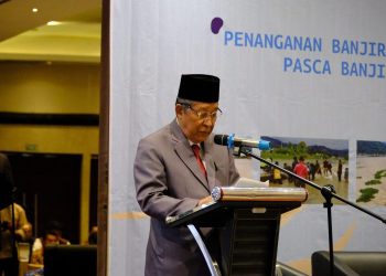 Wagub Sani membuka secara resmi FGD Penanganan Banjir Sungai Batang Merao Pasca Banjir Januari 2024 di Hotel Aston, Selasa (07/05/2024). (Foto: Diskominfo/Sobirin)