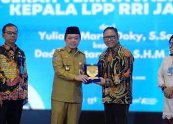 Gubernur pada Sertijab Kepala RRI Jambi di Auditorium Rumah Dinas Gubernur Jambi, Senin (13/05/2024). (Foto: Diskominfo/Novriansah)