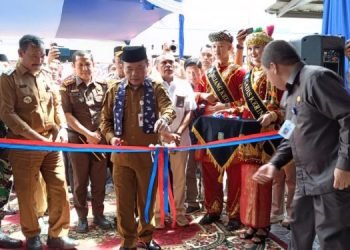 Gubernur Al Haris Resmikan Toko TPID di Pasar Siulak Kerinci, Senin (03/06/2024). (Dok. Kominfo)