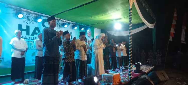 Cabup Muaro Jambi Zuwanda saat menghadiri Harlah Majelis Sholawat di Sungai Gelam (dok. Salimbai.id/Deni)