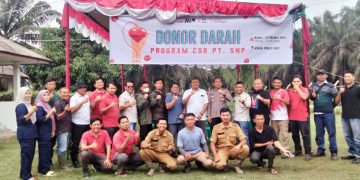 Foto bersama karyawan PT SNP ketika selesai melaksanakan donor darah (dok.salimbai.id)